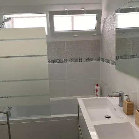 « la Sakalava » Vue Panoramique Faron